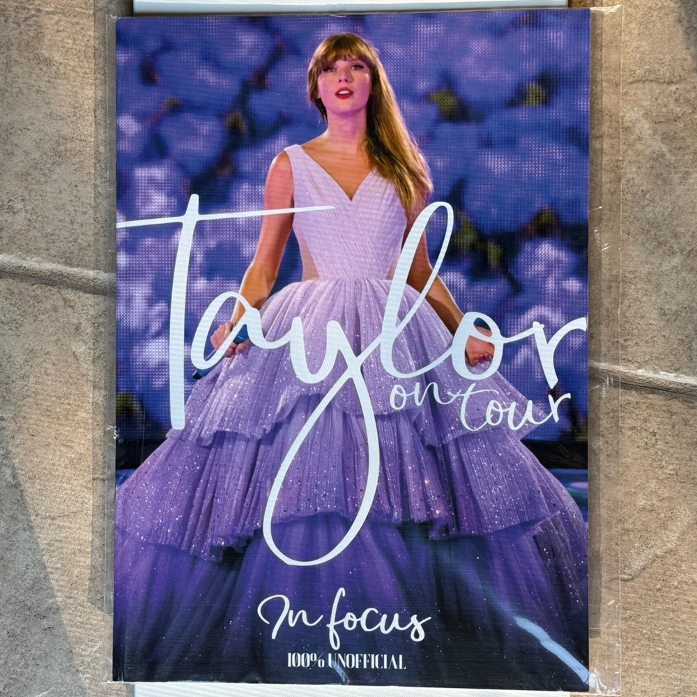 Taylor Swift on Tour: In Focus Poster Book